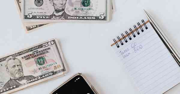 人工智能机器人和人谈恋爱