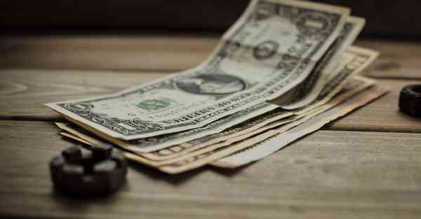 人工智能大会特斯拉机器人：未来智能交通的引领者