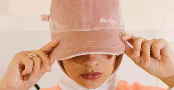 人工智能机器人和人谈恋爱