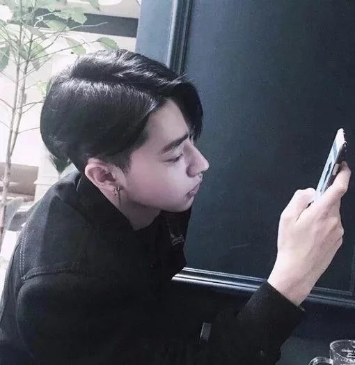 伏思欢玲