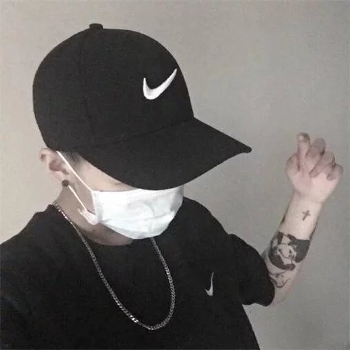 梁苇震栋