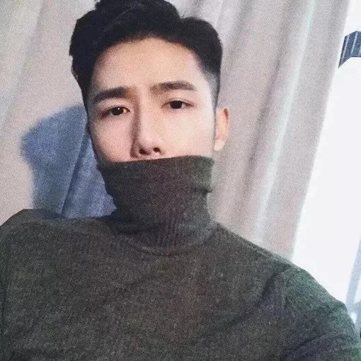 屈霄发蓉