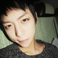 杨欢荷士